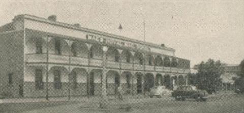 Royal Mail Hotel, Warracknabeal, 1950