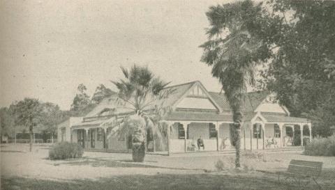 Graceburn Glen Holiday Flats, Healesville, 1947-48