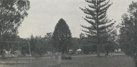 Victoria Park and adjacent Caravan and Camping Park, Echuca, 1961