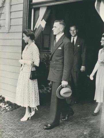 President of the Shire of Traralgon escorts the Queen from the Railway Station, 1954