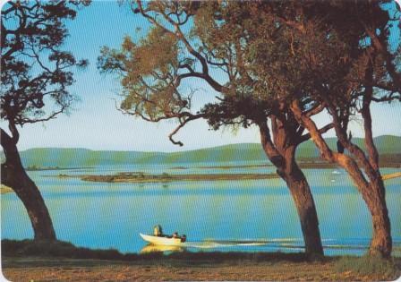 Abalone fishing boat returning to Mallaoota wharf
