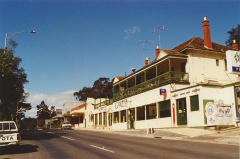 Warrandyte Grand Hotel, 2000