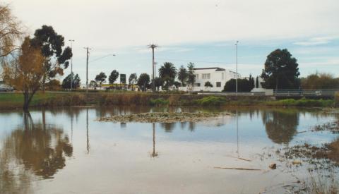 Taylors Lakes, Sunshine Avenue, 2002