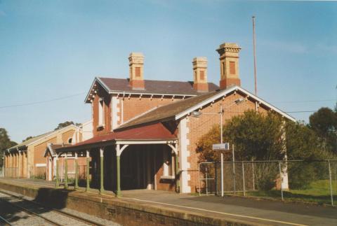 Kangaroo Flat railway station, 2007