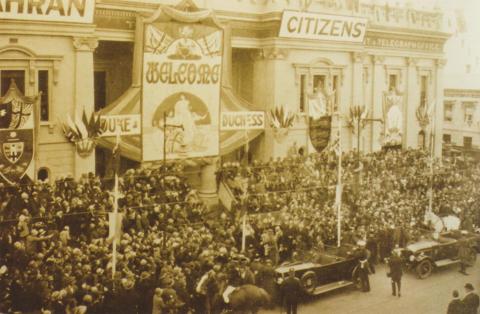 Duke and Duchess of York visit Prahran Town Hall, April 1927