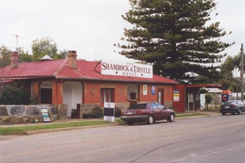 Hotel Redbank, 2000