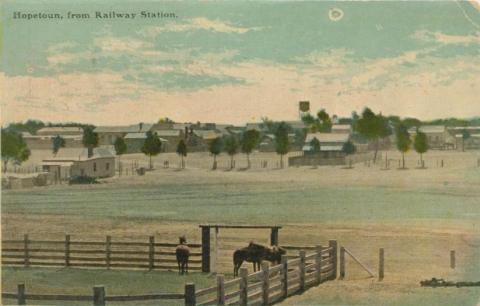 Hopetoun from Railway Station