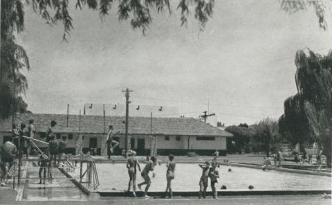 Swimming Pool, Red Cliffs