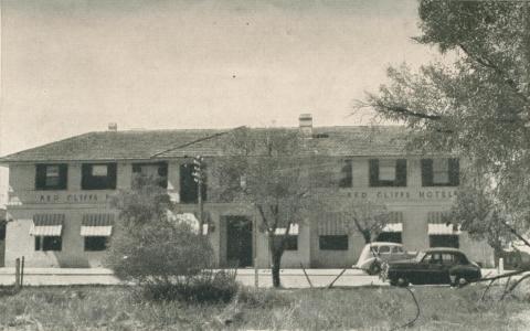 Red Cliffs Hotel