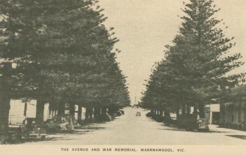 The Avenue and War Memorial, Warrnambool, 1945