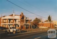 Loddon Bridge Hotel and post office, Bridgewater, 2008