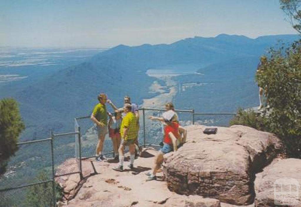 Boroka Lookout overlooking Hall's Gap, Grampians