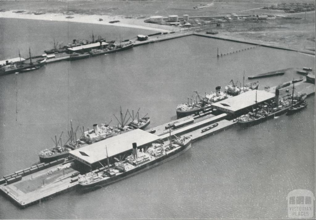 Aerial view of Station and Princes Piers, Port Melbourne, 1939
