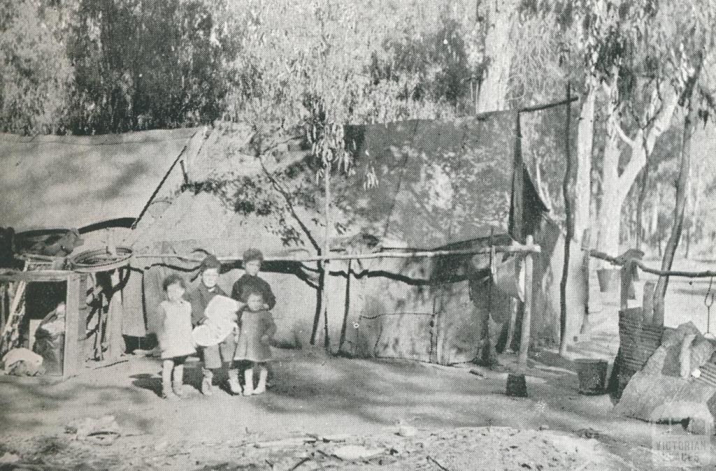 River-side shack dwellers, Shepparton, 1942
