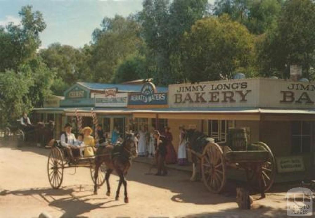 Street of shops, Swan Hill