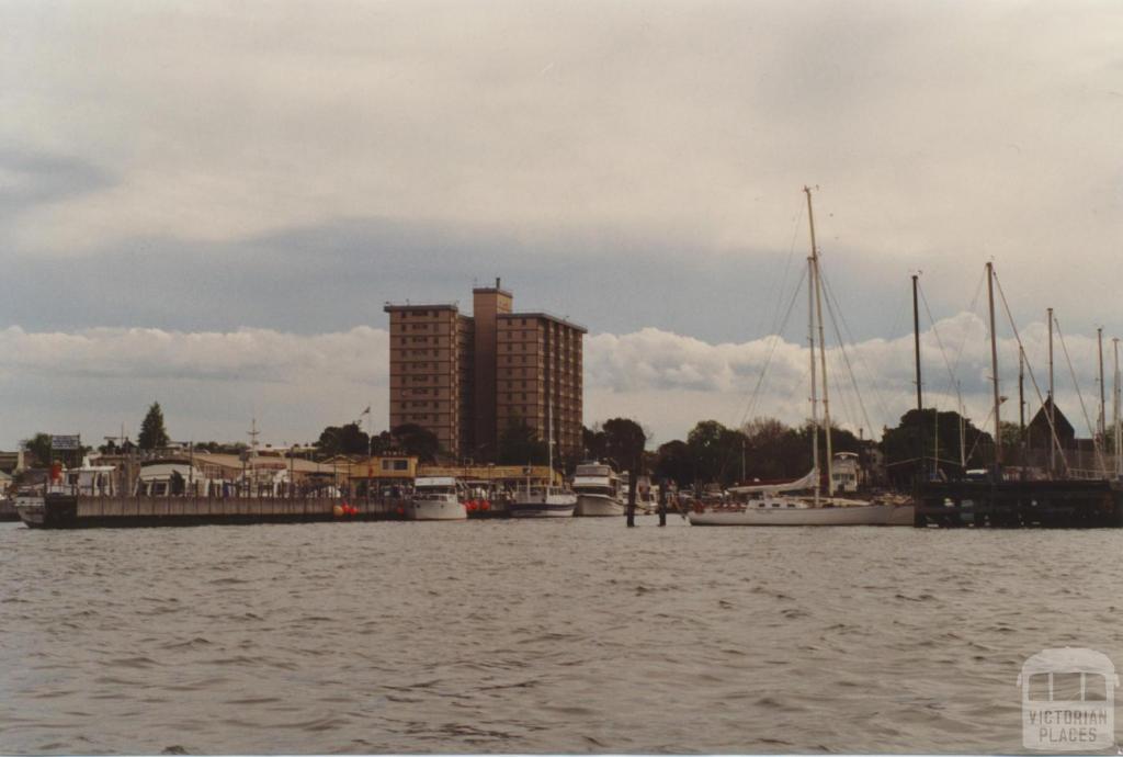 Williamstown, 2000