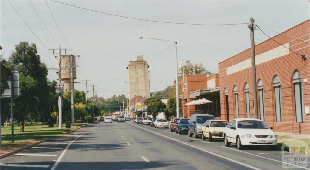 Mooroopna, Ardmona sales on right, 2002