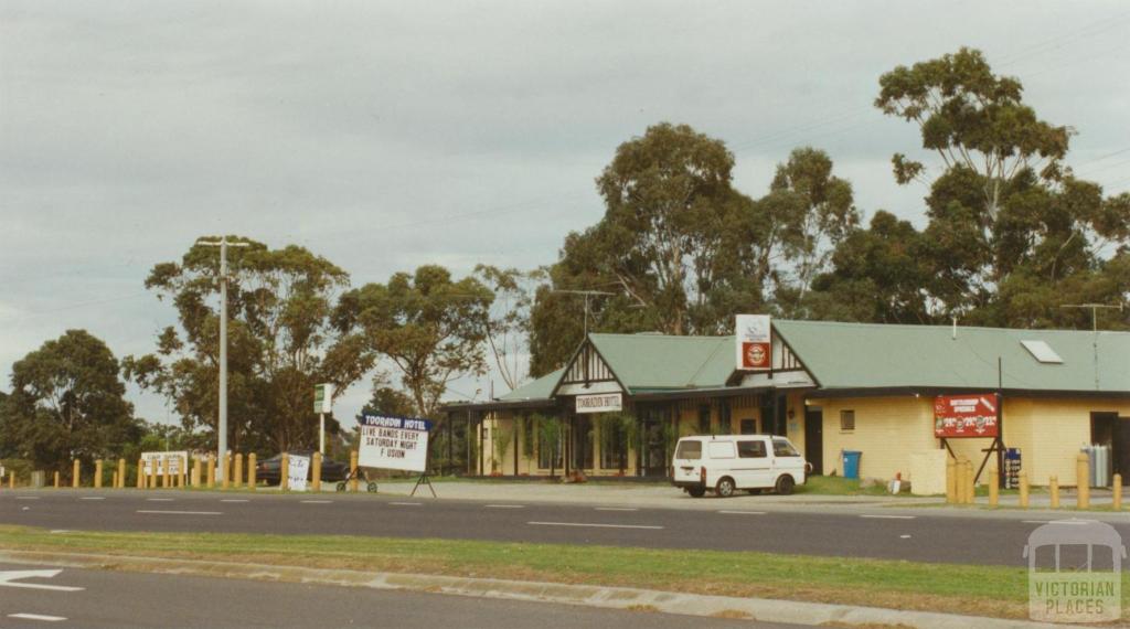 Tooradin Hotel, 2002