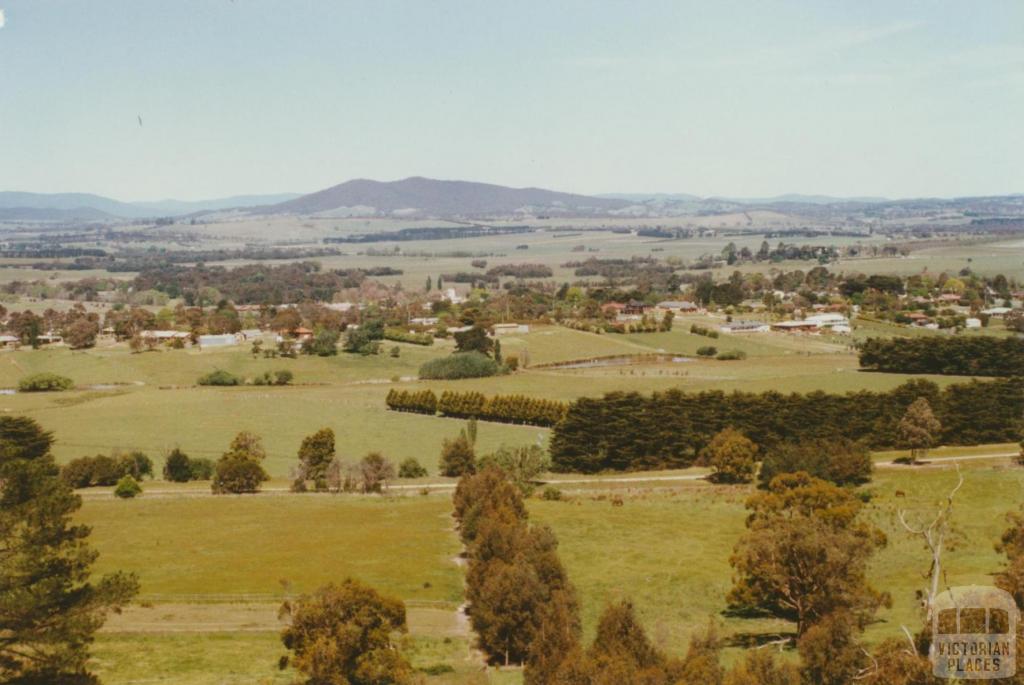 Yarra Glen from Eltham Road, 2002