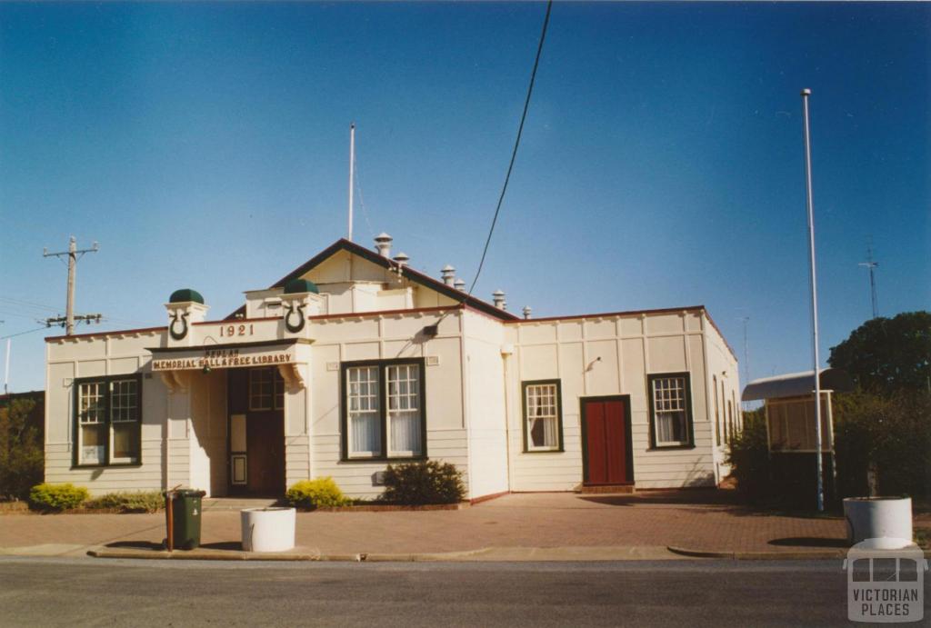 Memorial hall and free library, Beulah, 2005