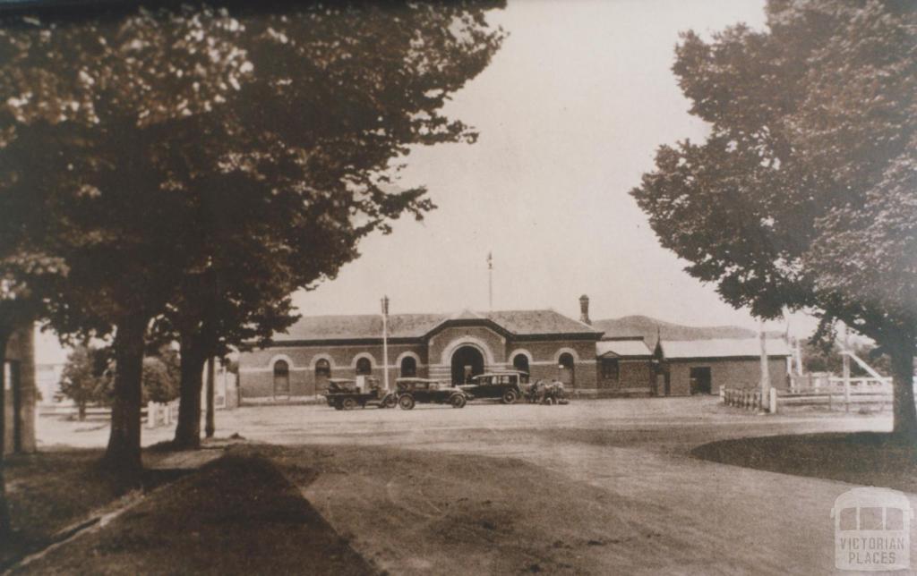 Railway station, Terang