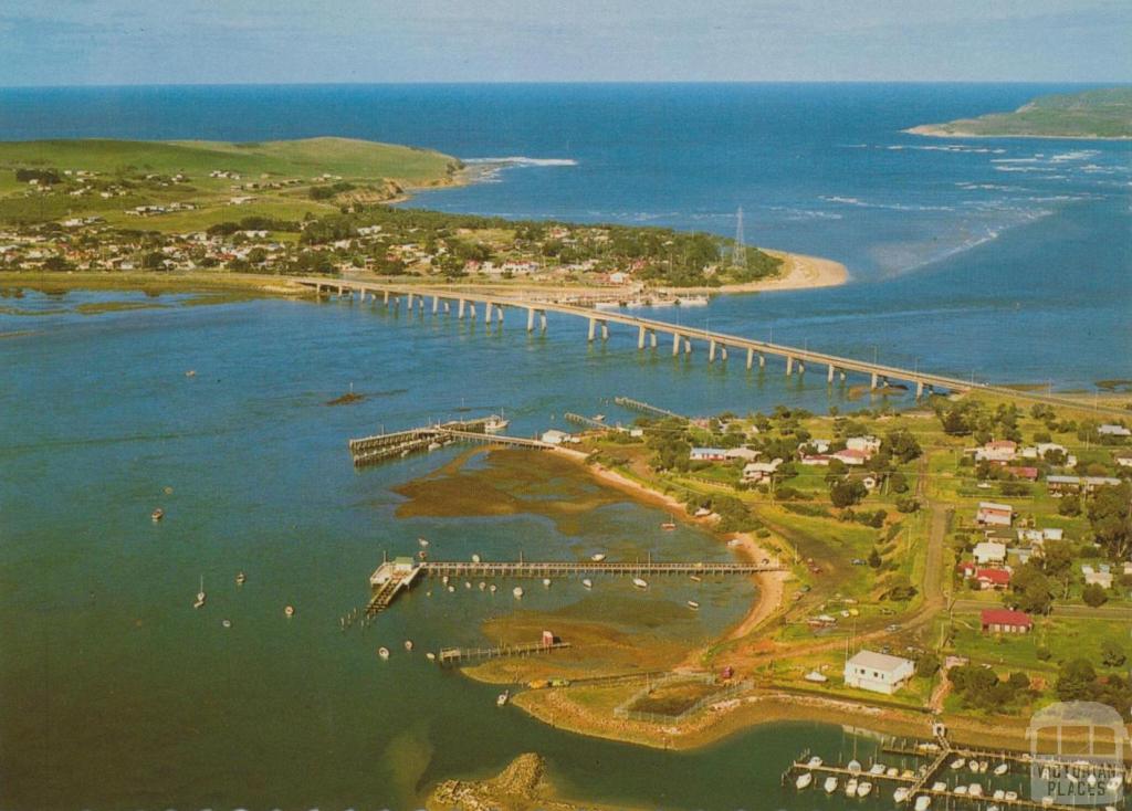 Aerial view from Newhaven overlooking the bridge and San Remo, 1984
