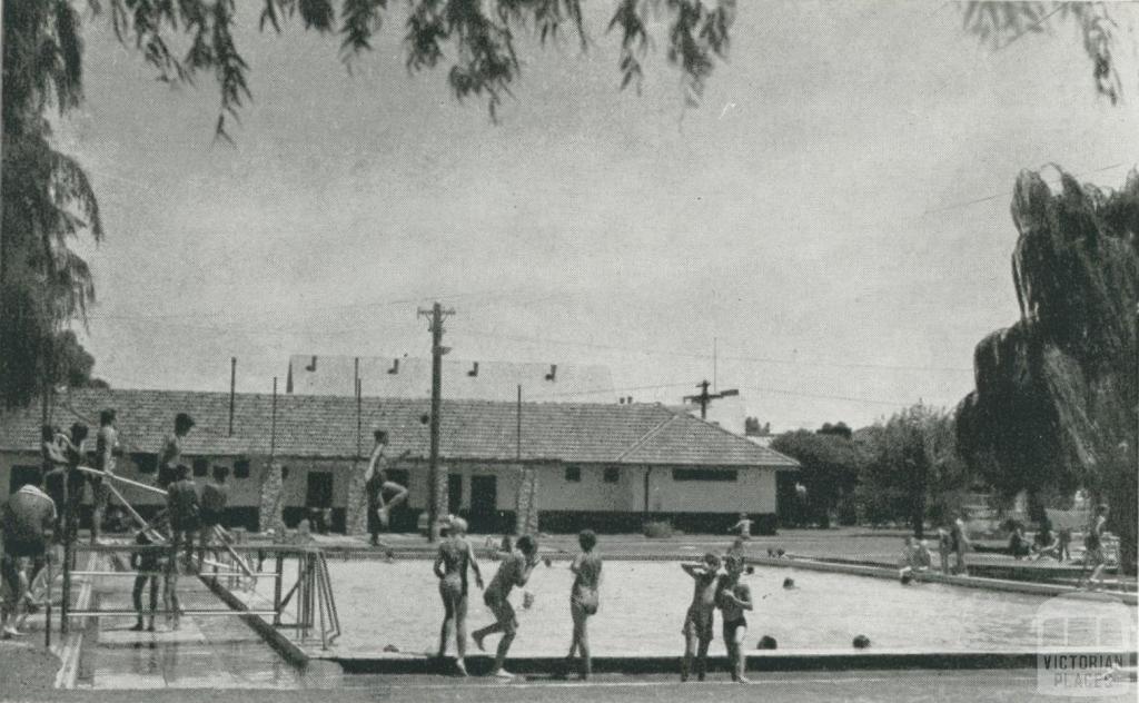 Swimming Pool, Red Cliffs