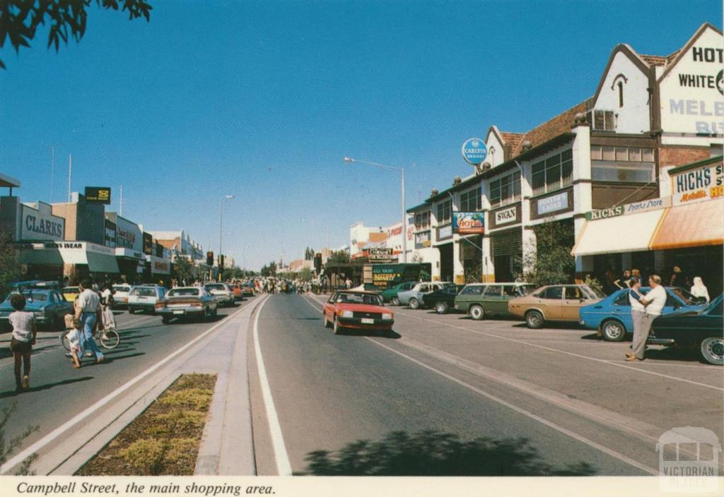 Busy Campbell Street, the main shopping area, Swan Hill